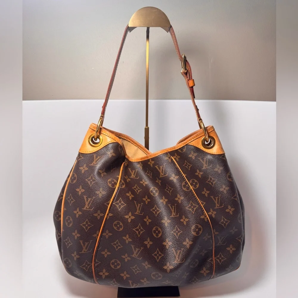 Louis Vuitton Galleria PM Monogram Shoulder Bag with COA - Picture 3 of 16